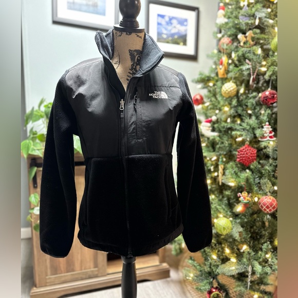 The North Face Women’s Denali jacket. Size small. - Picture 2 of 5